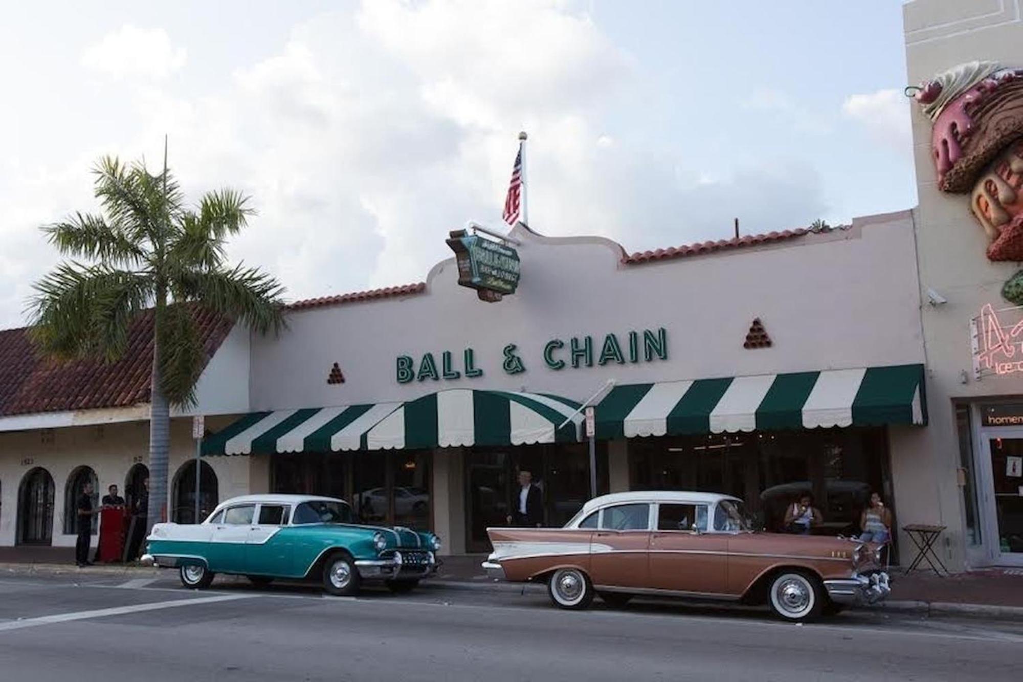 In The Heart Of Calle 8 W/ Parking *